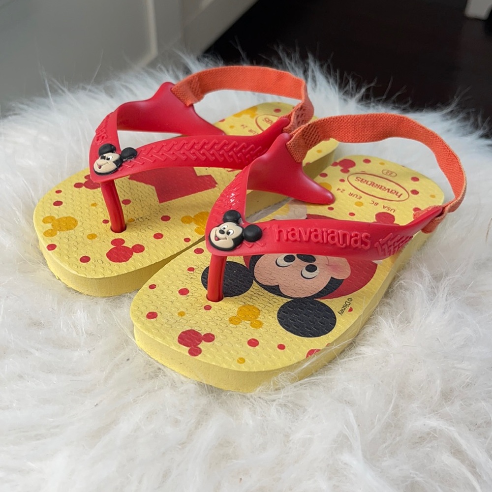Havaianas kids Mickey Mouse size 8 yellow red